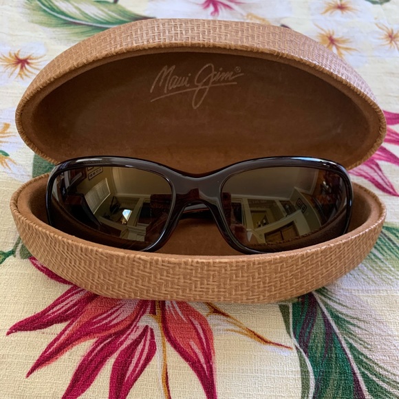 SOLD- Maui Jim Lagoon polarized sunglasses - Picture 12 of 13